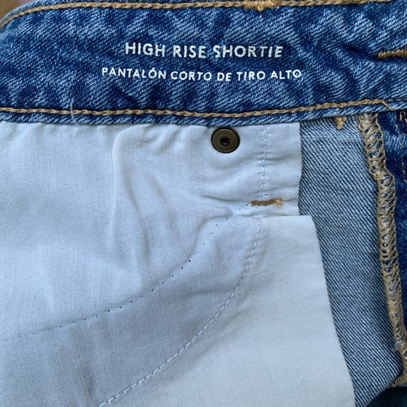 Universal Thread high waisted Jean shorts Sz 8/29 women’s medium wash raw hem - Picture 4 of 6